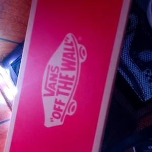 Im selling some shoes